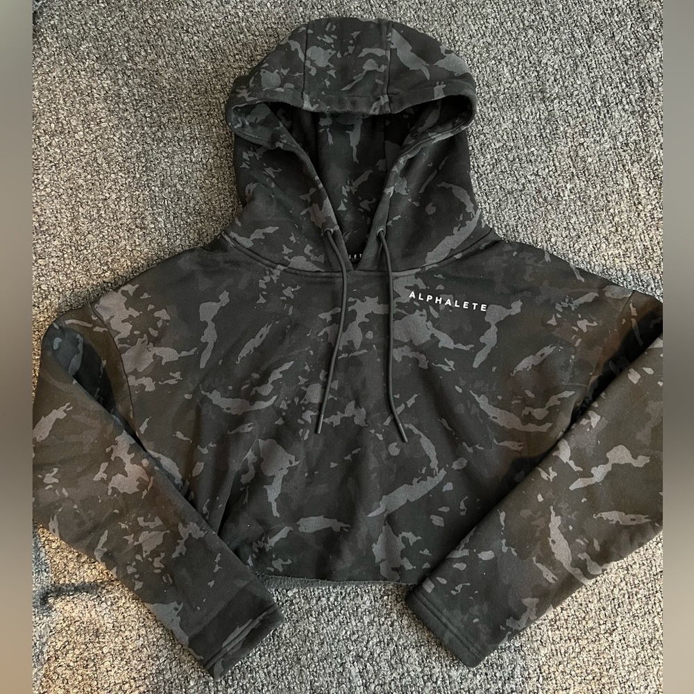 Alphalete Cropped Camo Hoodie